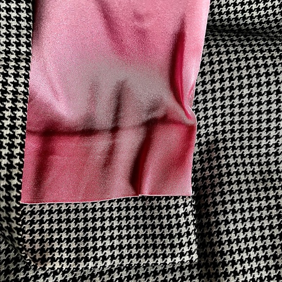 Dolce & gabbana pencil dress size 38. Lining with pink silk. Very flattering. - Picture 7 of 7